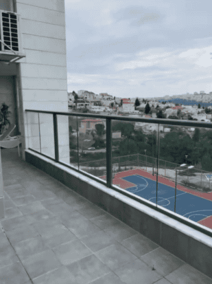 השקד 10, מבשרת ציון
