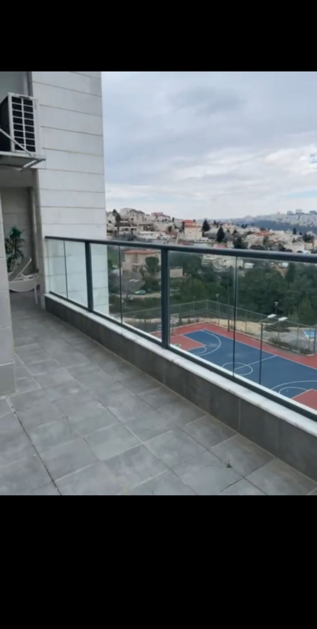 השקד 10, מבשרת ציון