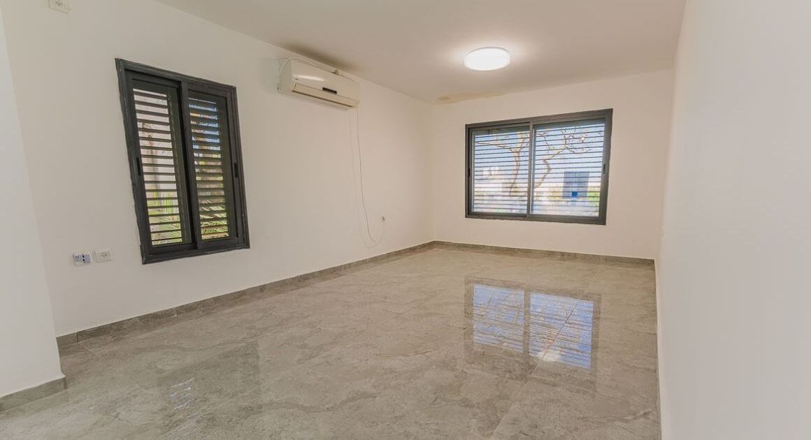 חת"ם סופר 4, עמנואל