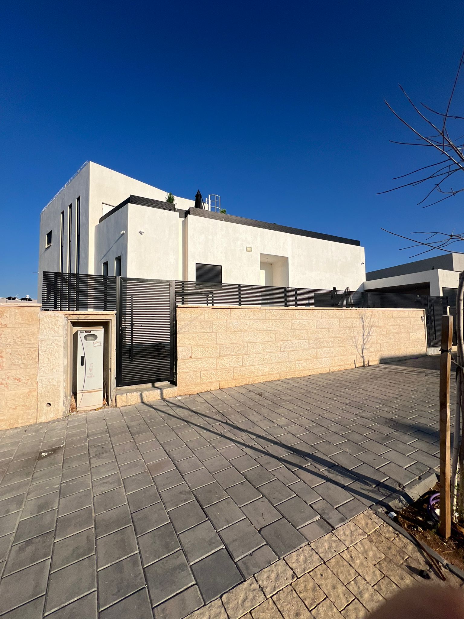 האלה 15, אופקים