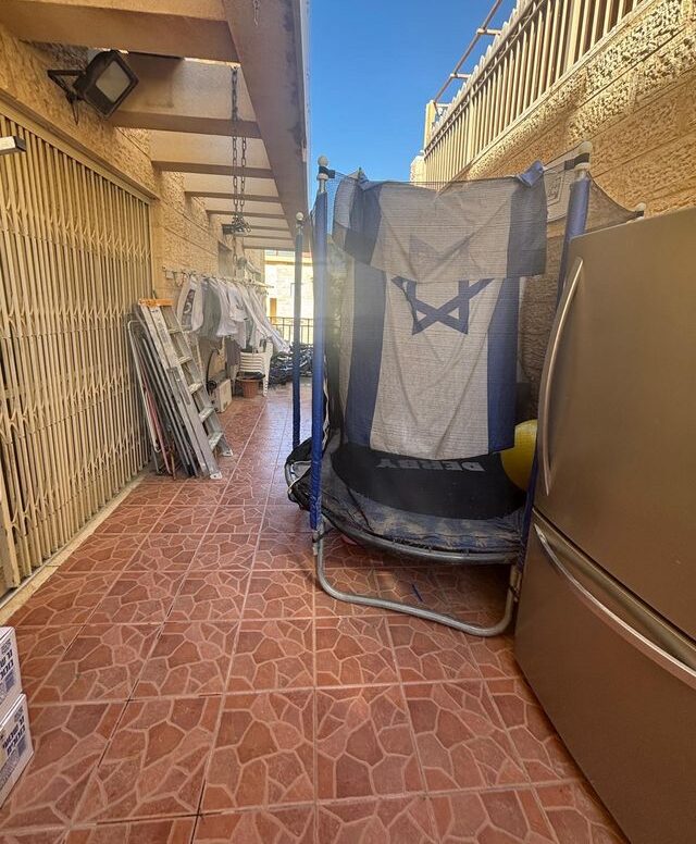 הרכס 70, מעלה אדומים