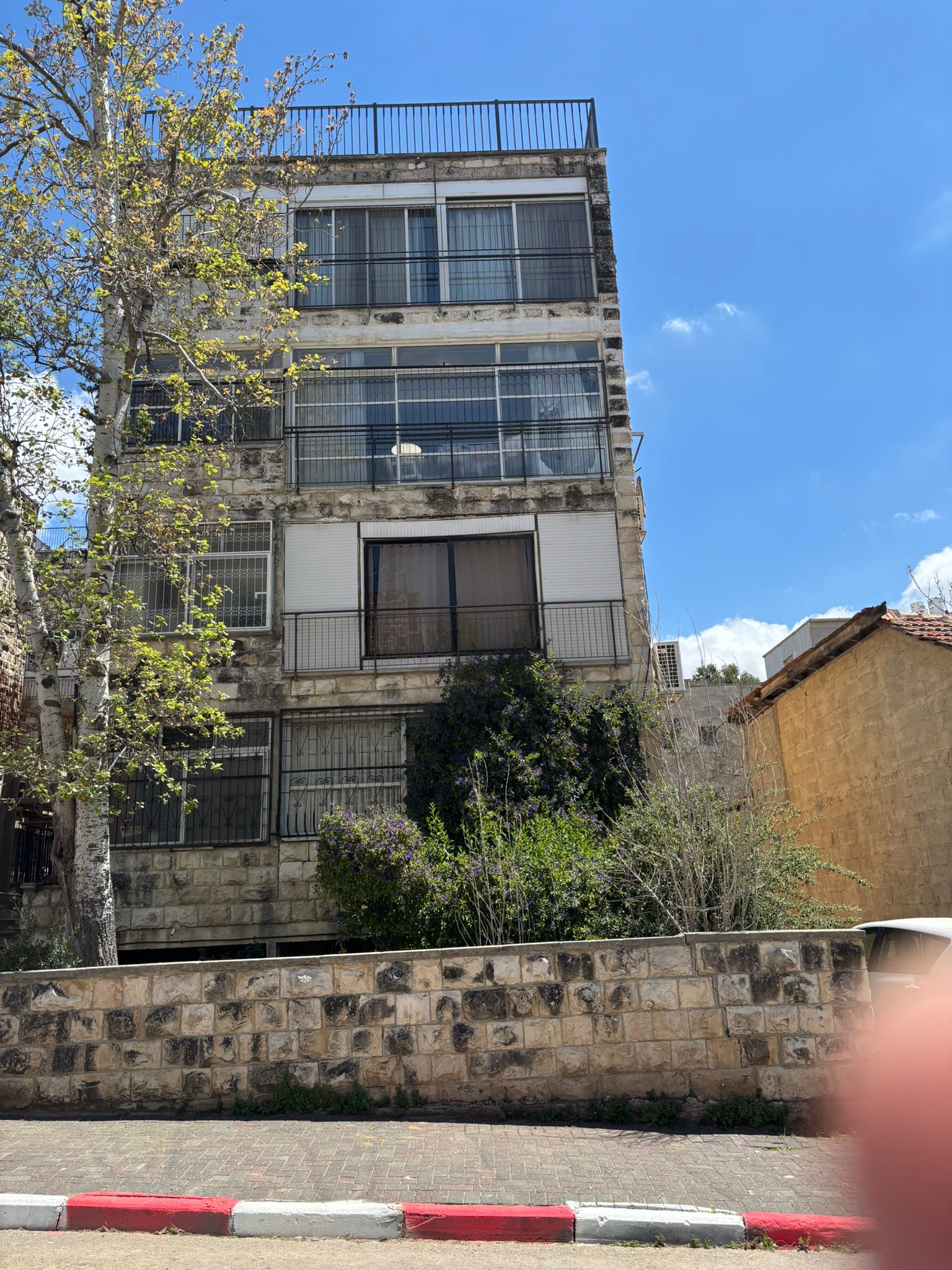 בעל השאילתות 10, ירושלים
