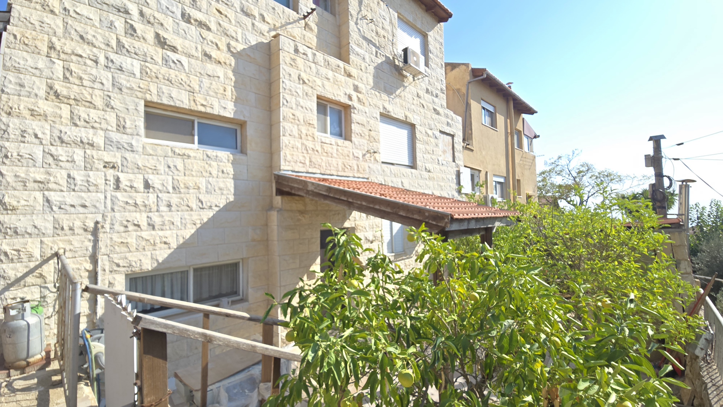 נופך 12, צפת