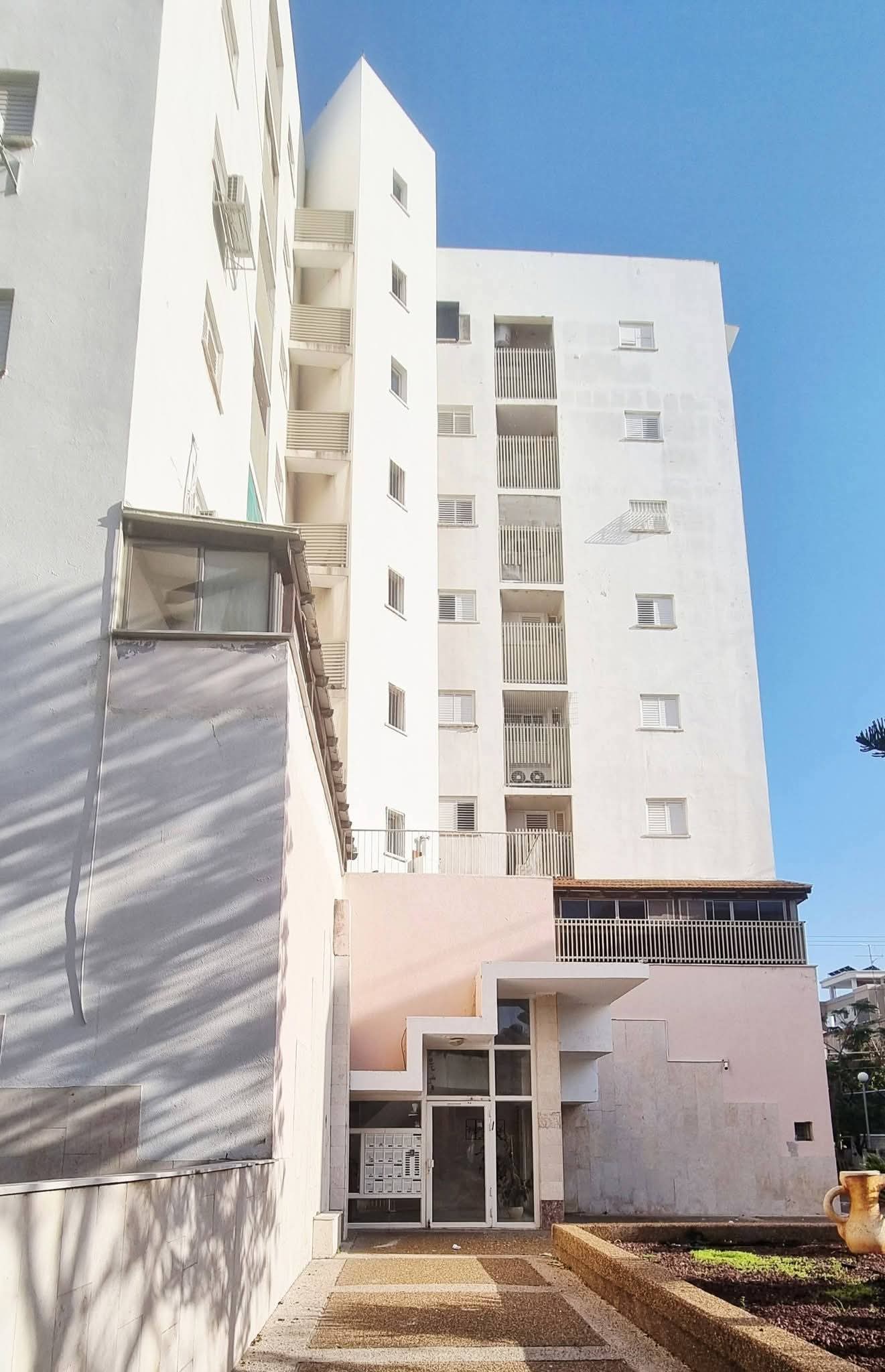 הרב קישרטיין אשר 1, עפולה