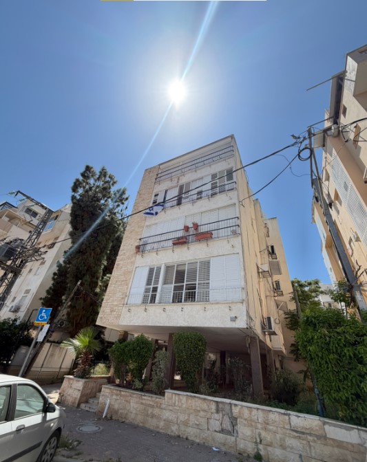 חנה סנש, פתח תקווה